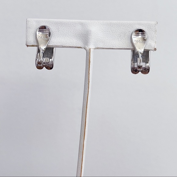 Monet Silver Tone Ribbed Pyramid Clip On Classic Earrings 1” - Picture 10 of 13